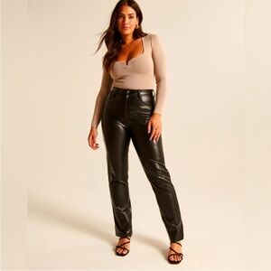 A&F Curve Love Vegan Leather 90s Straight Ultra High Rise Pant Plus Size 37 / 24